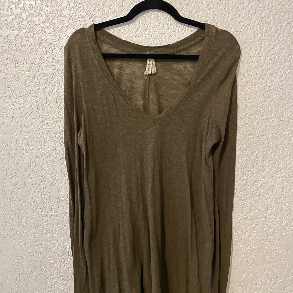 Distressed We the Free Olive Lightweight Long Sleeve Shirt Size S